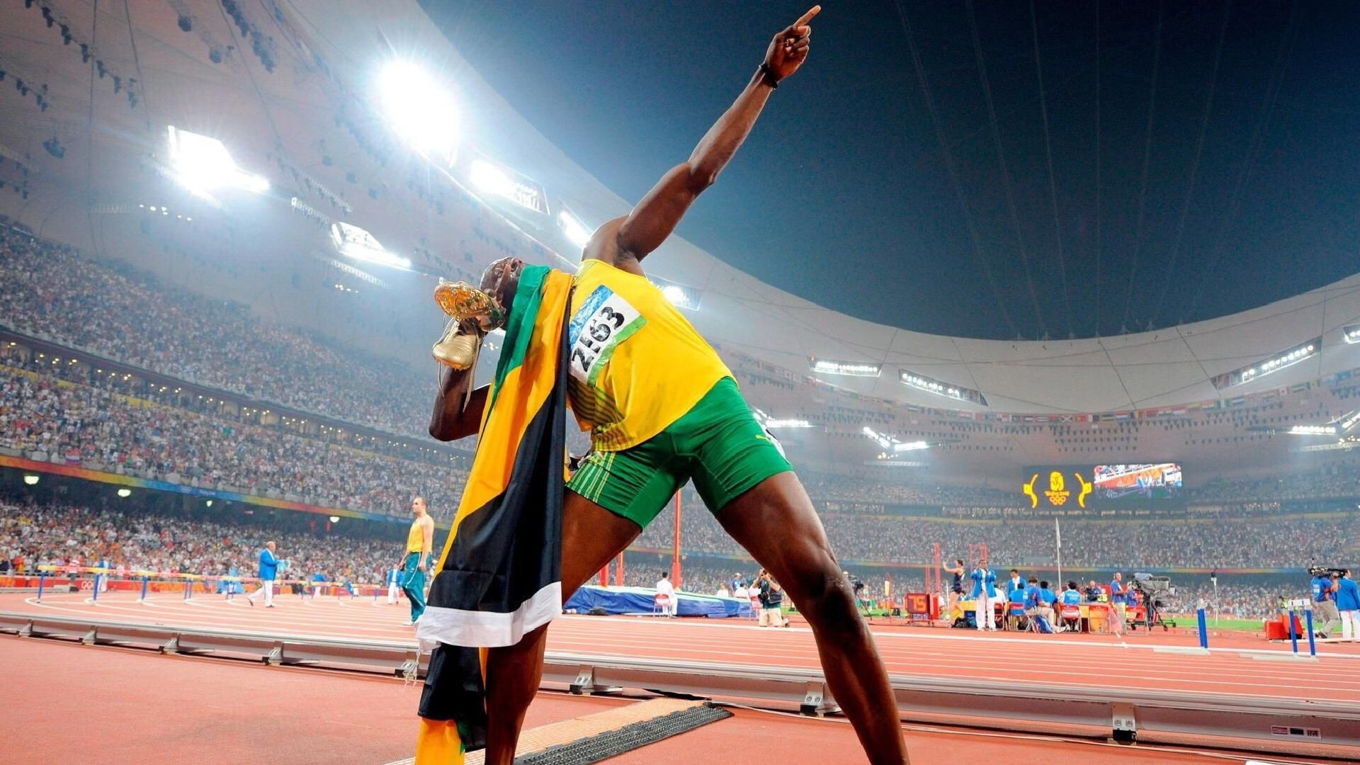 爱游戏在线登录入口-哈兰德连续4场主场梅开二度，跻身英超历史前三，哈兰德德甲首秀